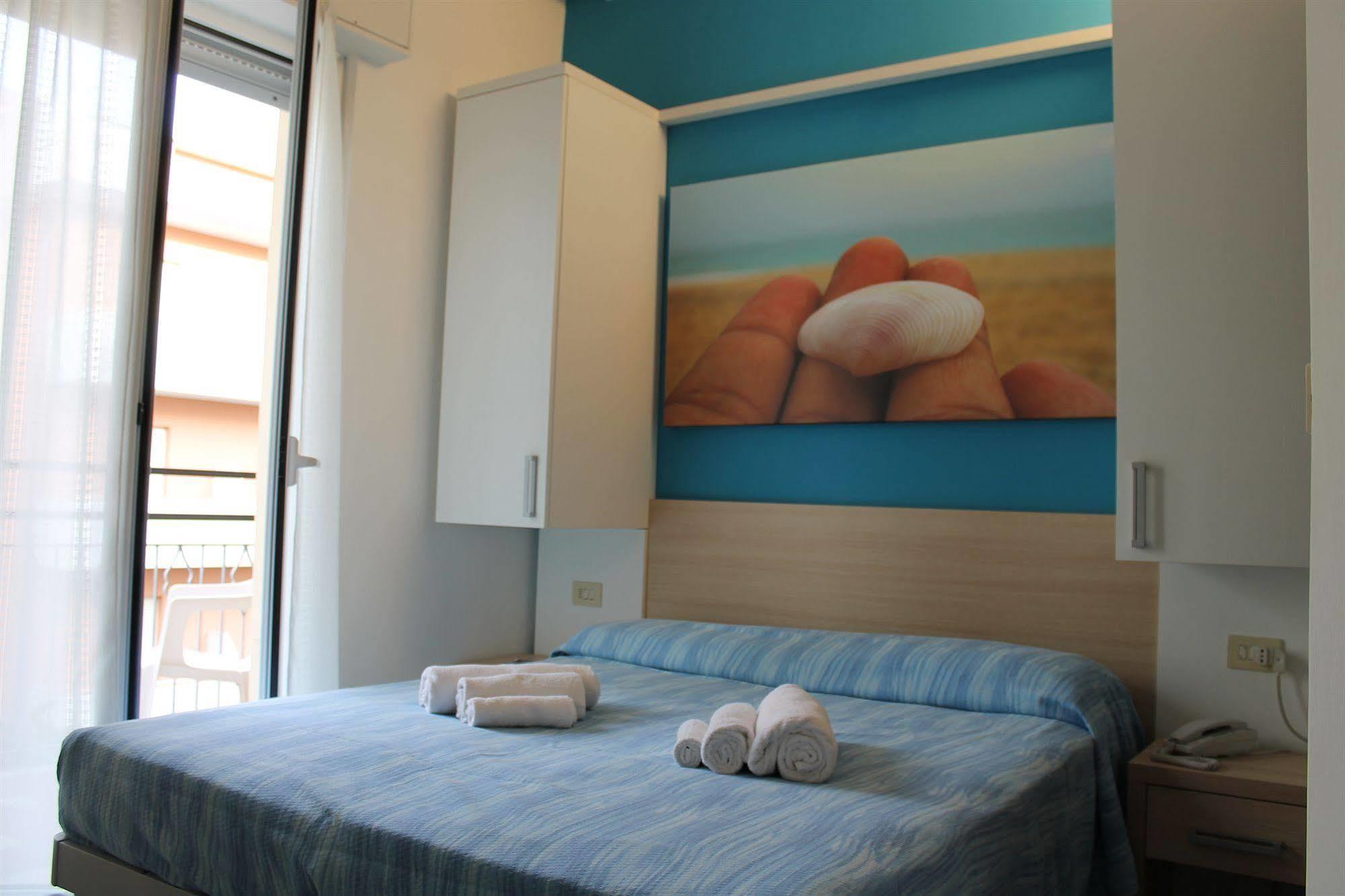 Hotel Esperia Cattolica Zewnętrze zdjęcie