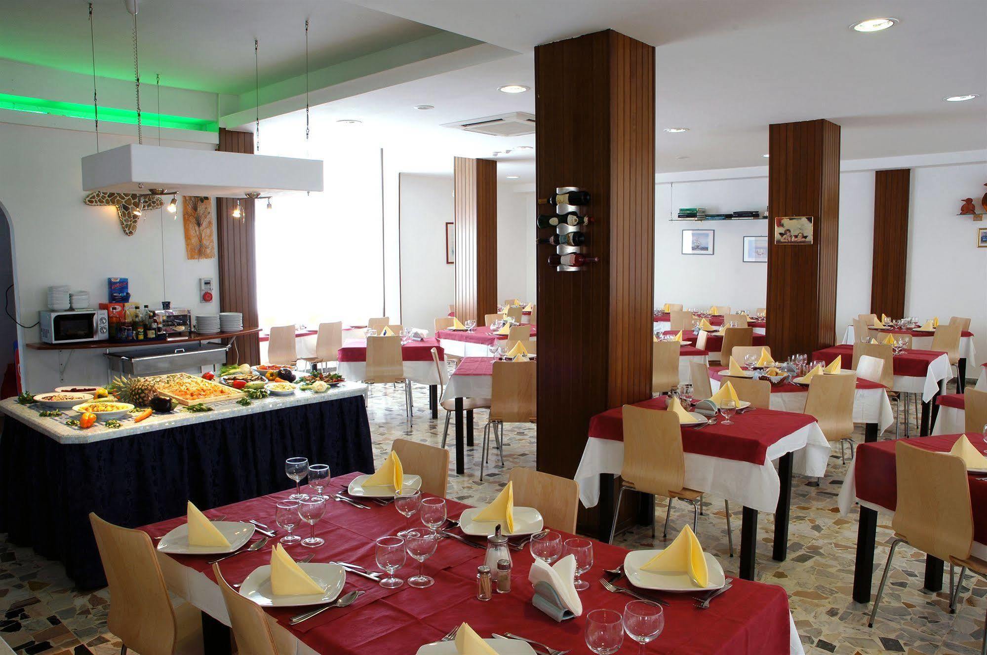 Hotel Esperia Cattolica Zewnętrze zdjęcie