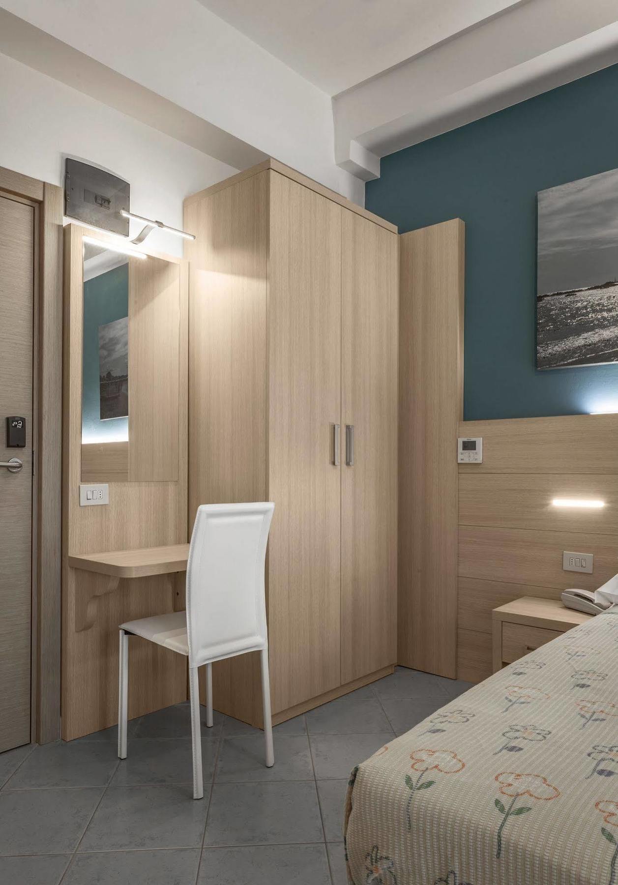 Hotel Esperia Cattolica Zewnętrze zdjęcie