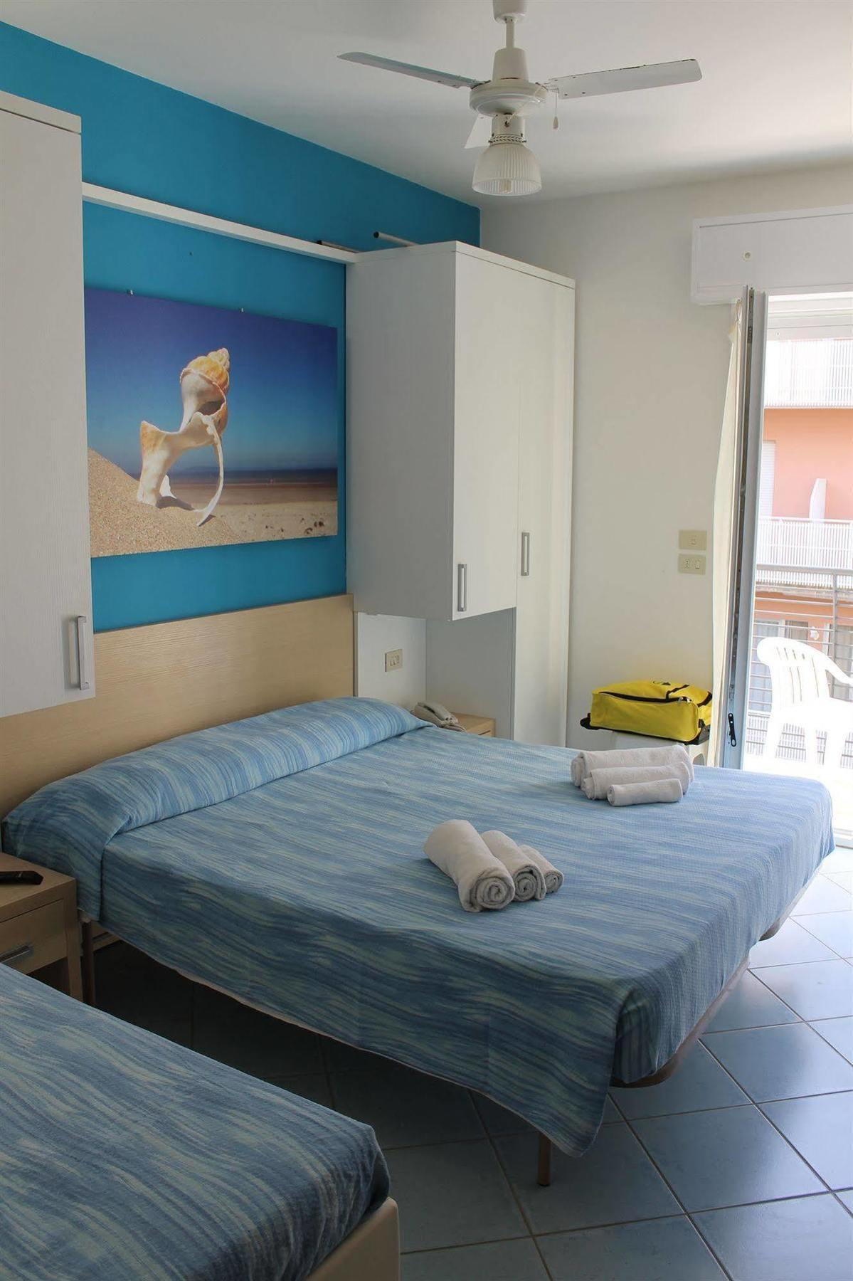 Hotel Esperia Cattolica Zewnętrze zdjęcie