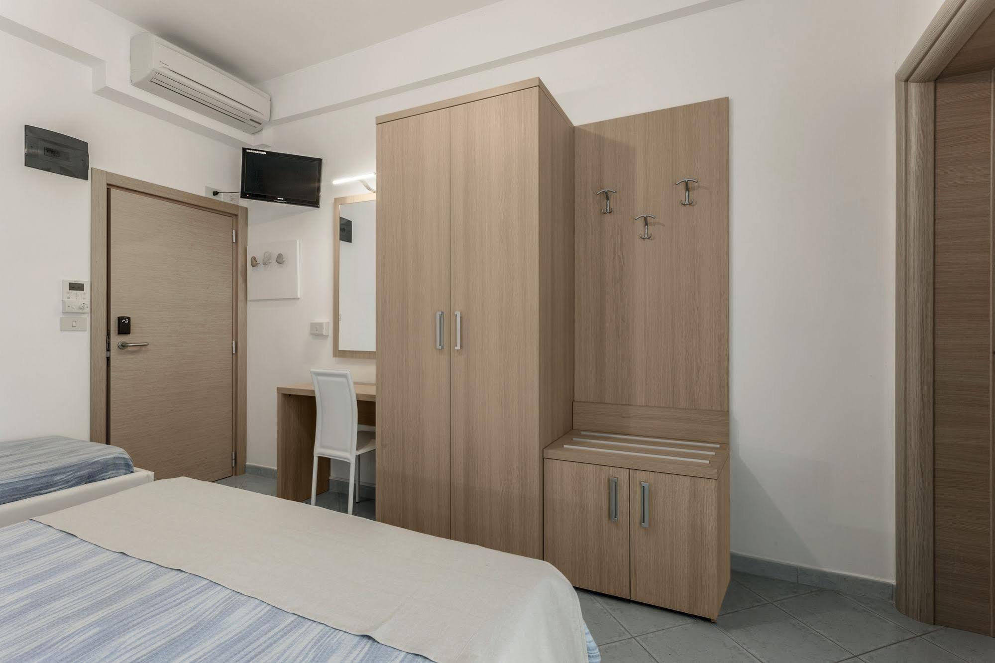 Hotel Esperia Cattolica Zewnętrze zdjęcie