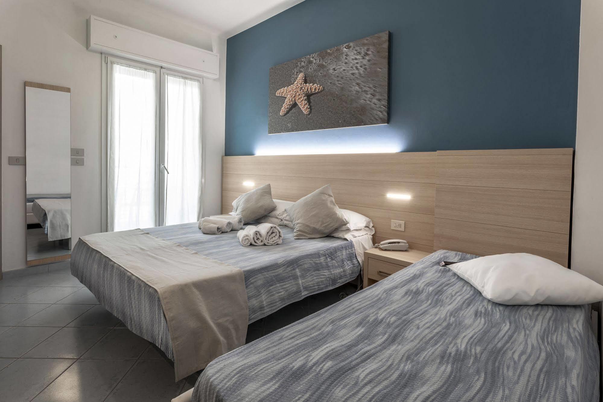 Hotel Esperia Cattolica Zewnętrze zdjęcie