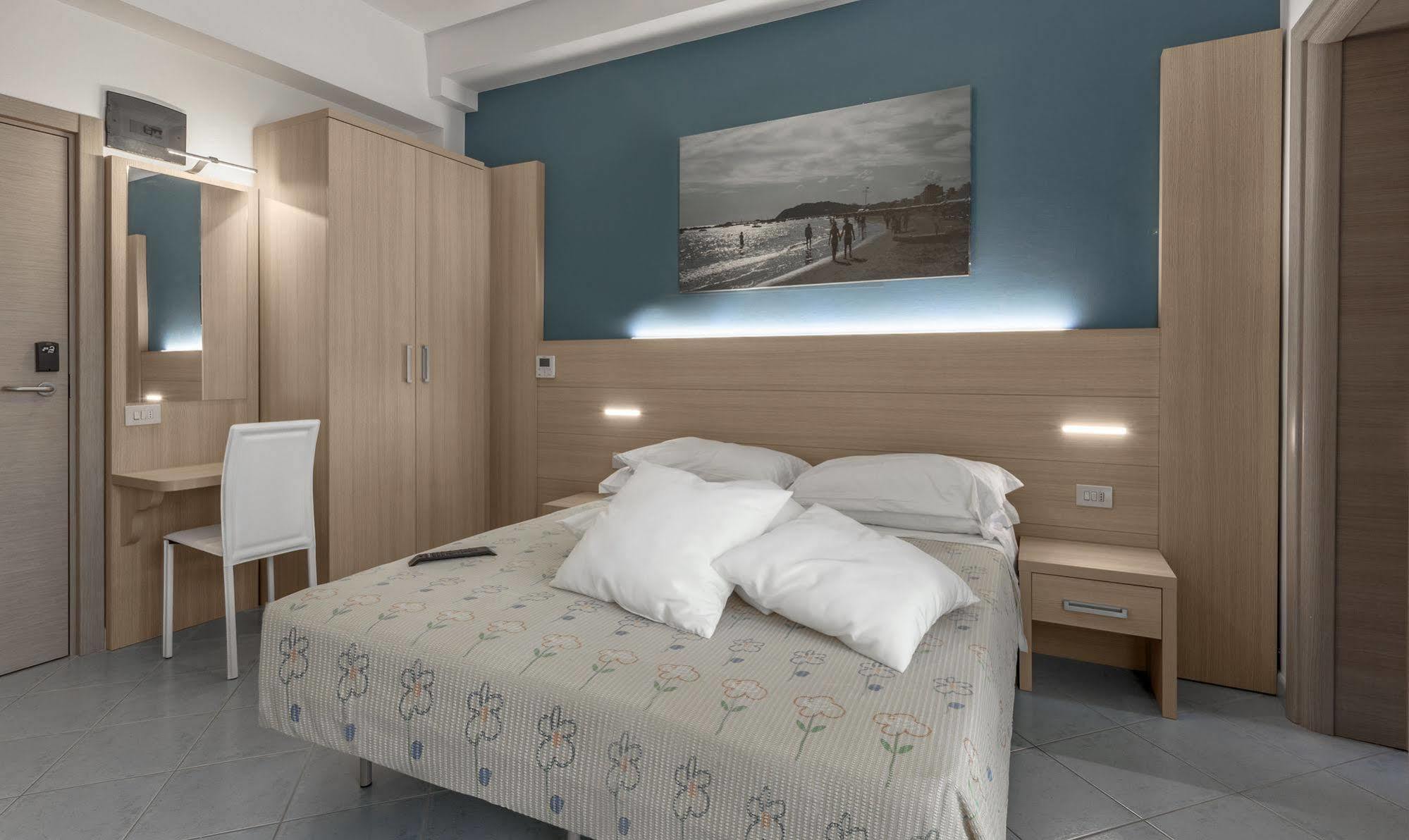 Hotel Esperia Cattolica Zewnętrze zdjęcie
